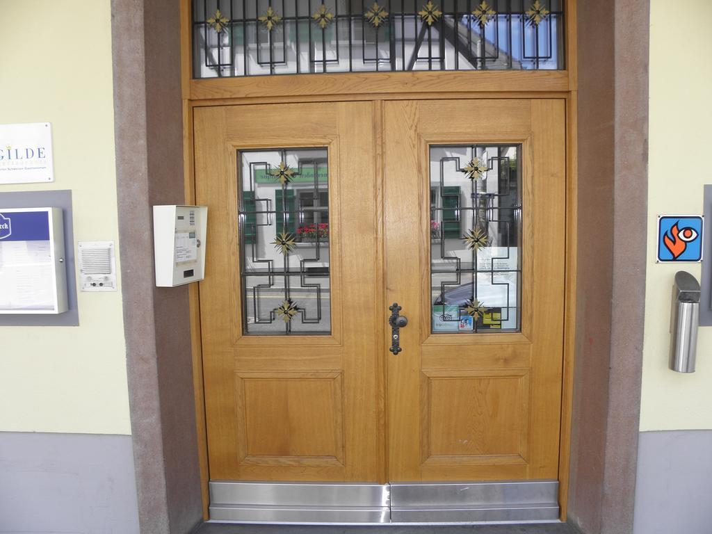 Hotel Roessli Allschwil Екстер'єр фото